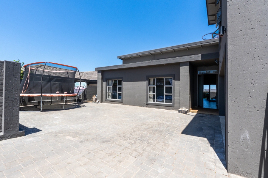 4 Bedroom Property for Sale in Monte Christo Western Cape